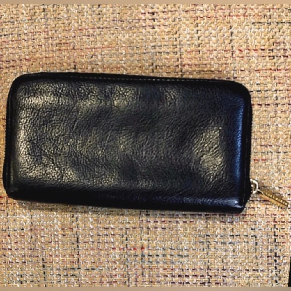 TORY BURCH Black Tumbled Leather Full Zip Continental Wallet